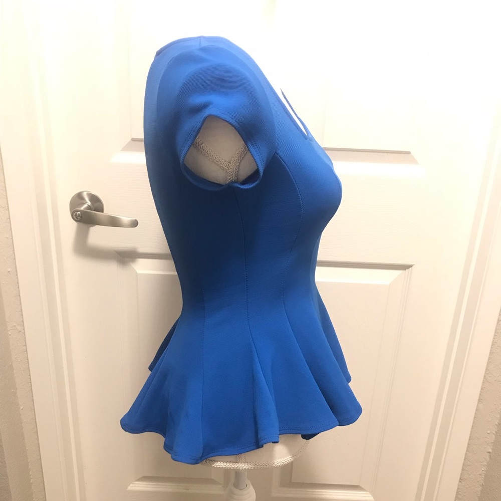 Blue form flattering blouse - Picture 7 of 8